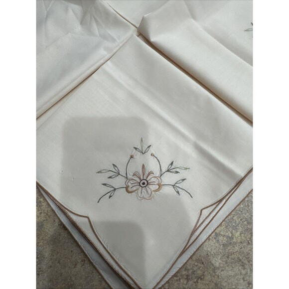 Vintage Cream Linen Napkins W. Flower Embroidering 8 Piece - Picture 2 of 4